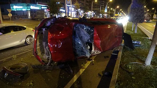 Malatya'da araca çarptı karşı şeride savruldu