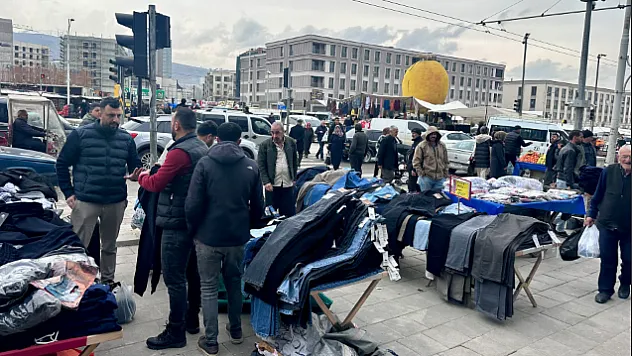Malatya'da Arefe Günü İzdihamı! Akpınar ve Çevreyolunda Adım Atacak Yer Kalmadı!
