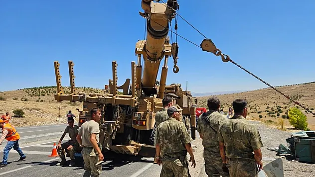 Malatya'da askeri araç devrildi: 2 asker yaralandı