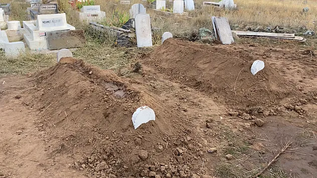 Malatya'da Aynı Aileden İki Kayıp! Gözyaşlarıyla Uğurlandılar