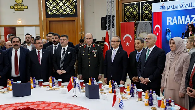 Malatya'da Bayram Zirvesi: Nikah Sarayı Tarihi Bir Kalabalığa Sahne Oldu!