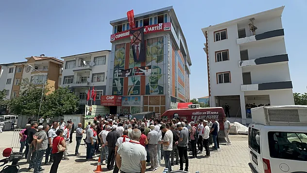 Malatya'da CHP İl Binası Önünde Arbede! Eski Yönetimden Sert Açıklamalar