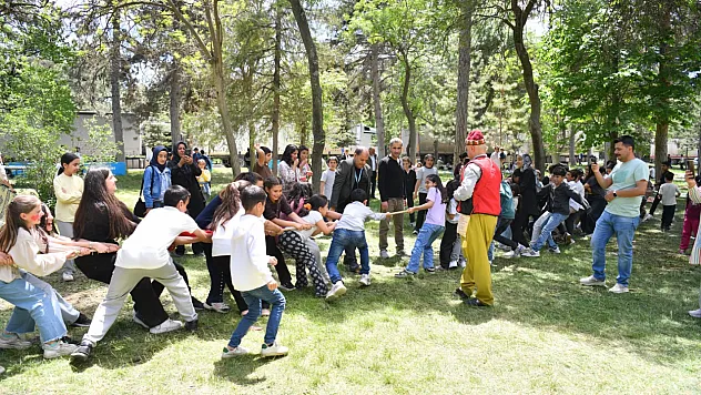 Malatya'da Çocuk Şenliği Yoğun İlgi Gördü! Aileler ve Öğrenciler Aynı Alanda Buluştu