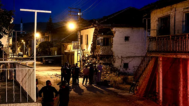 Malatya'da Çökme Riski Oluşan Kerpiç Ev Tahliye Edildi