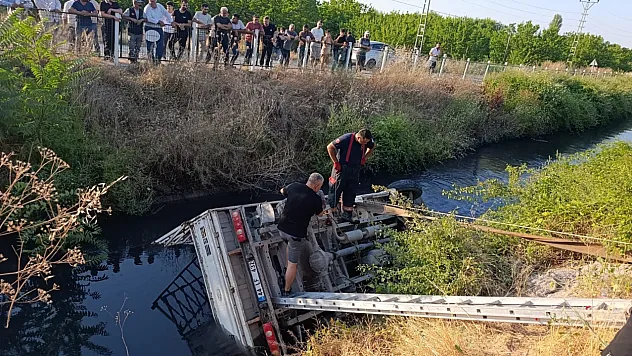 Malatya'da Feci Kaza! Sulama Kanalına Devrilen Kamyonun Sürücüsünden Acı Haber