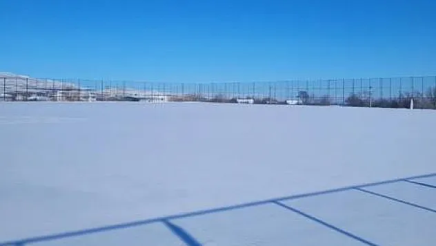 Malatya'da Futbol Sahaları Beyaza Büründü
