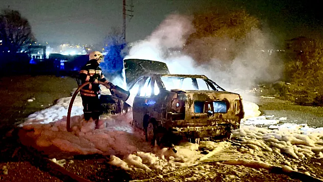 Malatya'da Gece Yarısı Araç Yangını Korkuttu