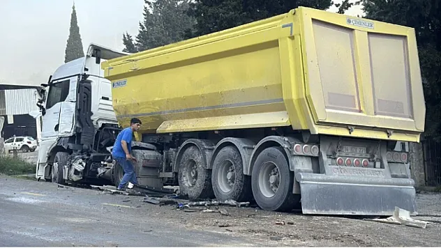 Malatya'da Hafriyat Kamyonu ile Pikap Çarpıştı: 1 Ölü