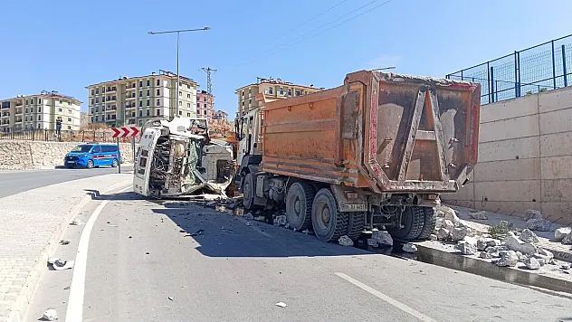 Malatya'da Hafriyat Kamyonunun Freni Boşaldı! 1 Yaralı