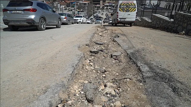 Malatya'nın Çukurlu Yolları Sürücüleri Bezdirdi! Sanayiyle Akraba Olduk