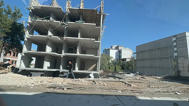 Malatya'da İnşaattan Düşen İşçi Ağır Yaralandı