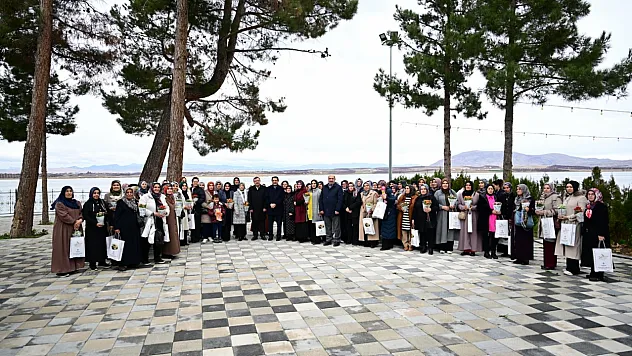Malatya'da Kadın Kolları Toplantısı