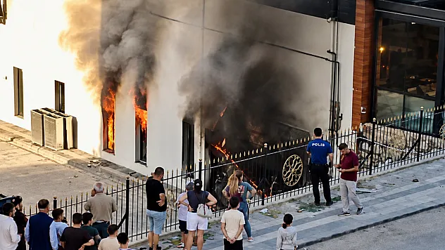 Malatya'da Kapalı Otoparkta Yangın Paniği! Büyük Tehlike Ucuz Atlatıldı