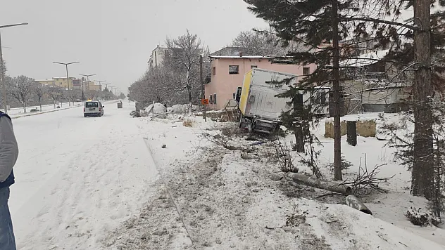 Malatya'da Kar Yağışı Kazayı Beraberinde Getirdi!