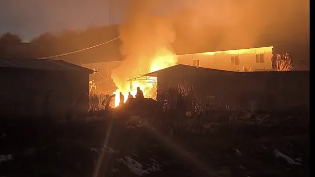 Malatya'da Konteyner Yangınları Korkuttu: İtfaiye Zamanında Müdahale Etti