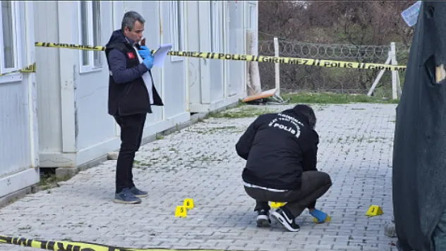 Malatya'da Konteynerkentte Bacanağını Vururken Eşini de Yaraladı!