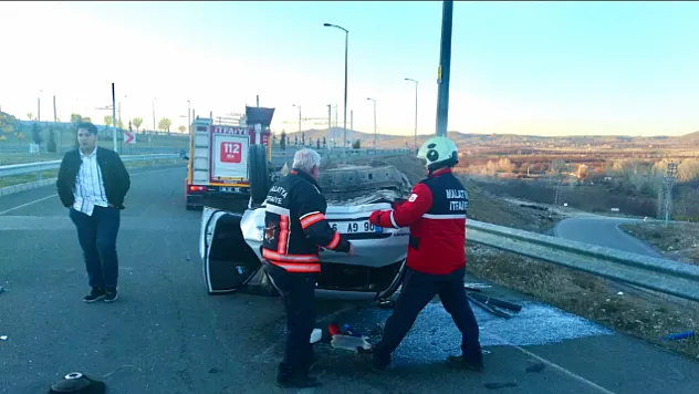 Malatya'da Korkutan Kaza: Otomobil Takla Attı, 3 Yaralı Var!