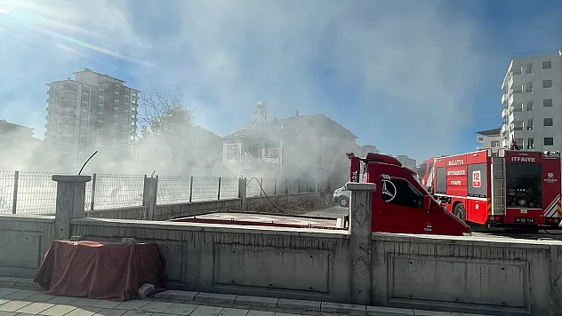 Malatya'da Kuru Otlar Bir Anda Alevlere Teslim Oldu!