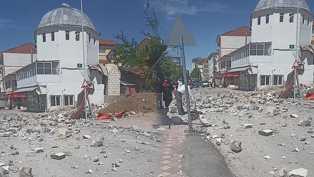 Malatya'da Minare Yıkımı Tartışma Yarattı! Esnaf Zarara Uğradı