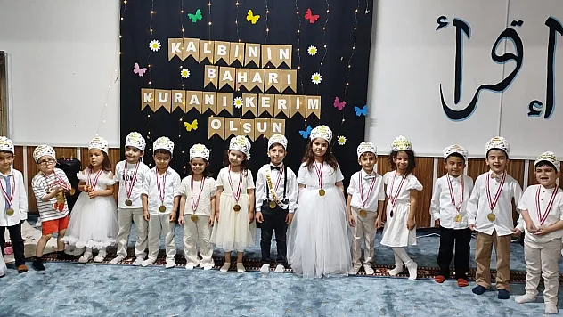 Malatya'da Kur'an Kursu Öğrencilerinden Duygulandıran Final!