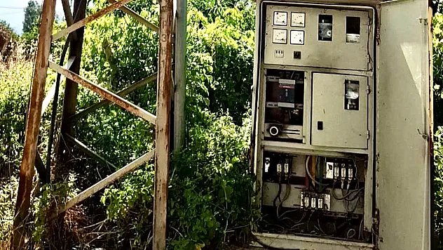 Malatya'da Okul Yolundaki Açık Elektrik Panoları Tepki Çekti!