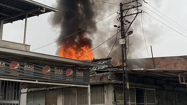 Malatya'da Oto Tamircisinde Yangın Alarmı
