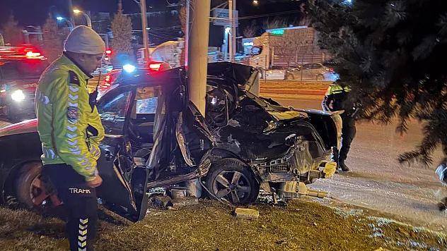 Malatya'da Otomobil Trambüs Direğine Çarptı: 1 Yaralı!