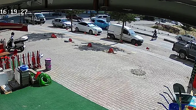 Malatya'da Refüjü Aşan Otomobil Panik Yarattı