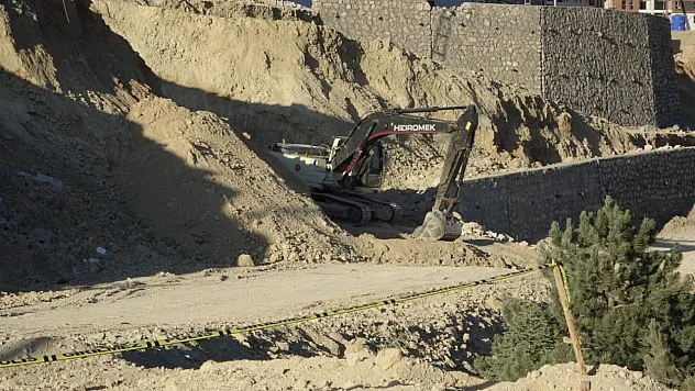 Malatya'da şantiye alanında top mermisi bulundu