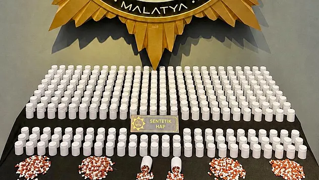 Malatya'da Sokak Satıcılarına Darbe! 14 Bin 900 Hap Ele Geçirildi