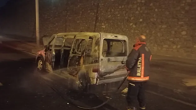 Malatya'da Ticari Araçta Yangın Paniği
