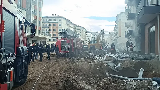 Malatya'da TOKİ Şantiyesinde Yangın: Depo Alevlere Teslim Oldu!