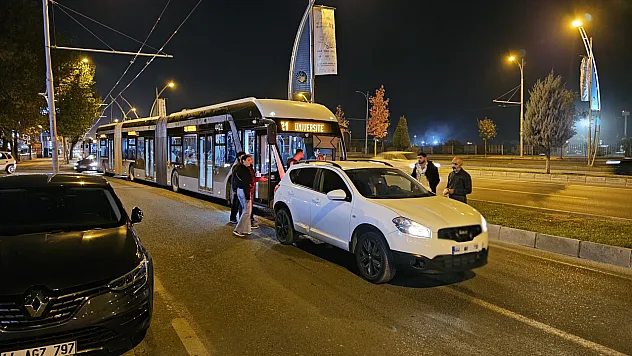Malatya'da Trafik Krizi: Trambüsün Önü Kesildi