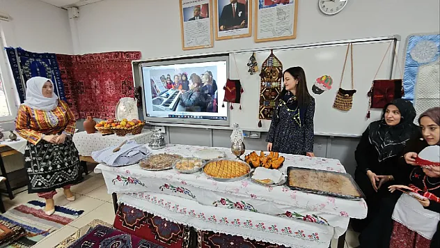 Malatya'da Tutum Haftasında Öğrencilerden Kültürel Miras Sergisi