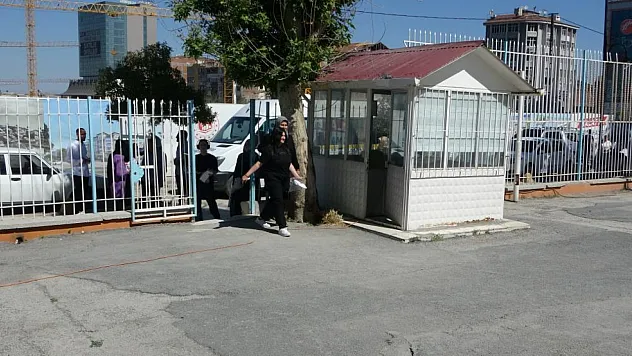 Malatya'da TYT heyecanı: Öğrenciler içeride, veliler dışarda ter döktü