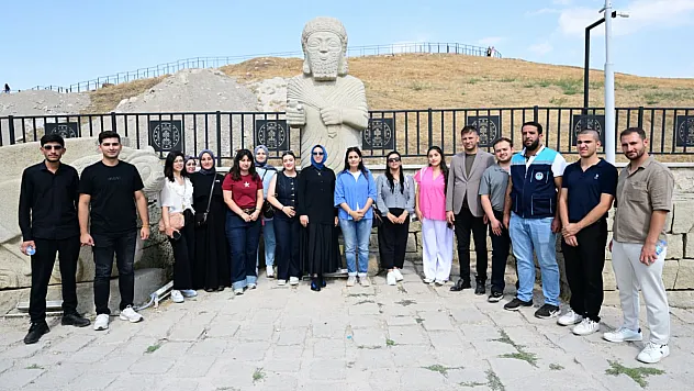 Malatya'da Üniversiteliler Tarihi Mekânları Gezdi!