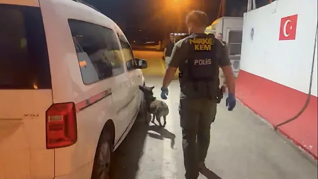 Malatya'da Uyuşturucu Operasyonu! Narkotik Köpeği Gizli Bölmeyi Buldu