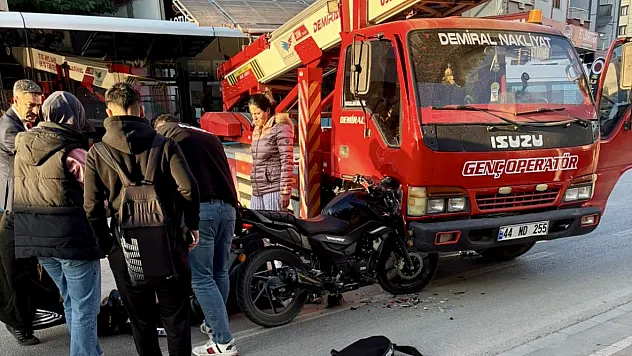 Malatya'da Vinç ile Motosiklet Çarpıştı