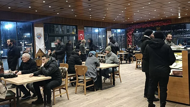 Malatya'da Yolda Kalan Vatandaşlara Barınma ve İkram Desteği