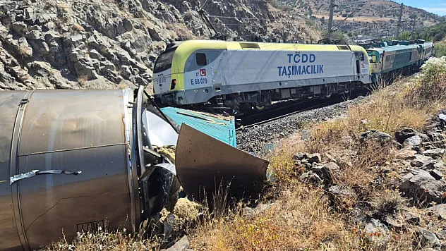 Malatya'daki tren kazasında 50 ton mazot sızdı