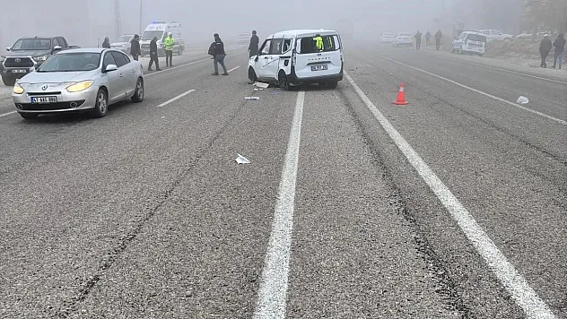 Malatya Doğanşehir'de Dönüş Anında Feci Çarpışma! Aynı Yönde İlerleyen Araçlar Kaza Yaptı: 1 Yaralı