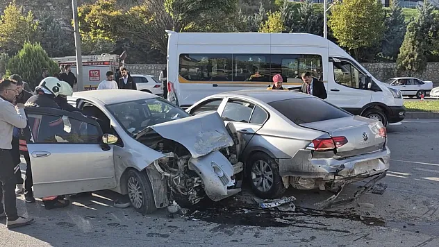Malatya-Elazığ Yolunda Zincirleme Kaza! 3 Yaralı