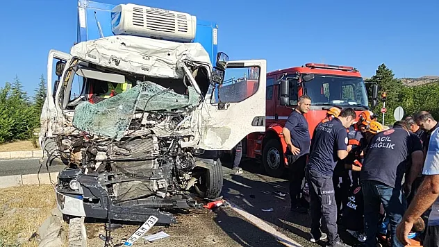Malatya Güzergahında Trafik Kazası! İki Tır Çarpıştı, Sürücü Yaralandı