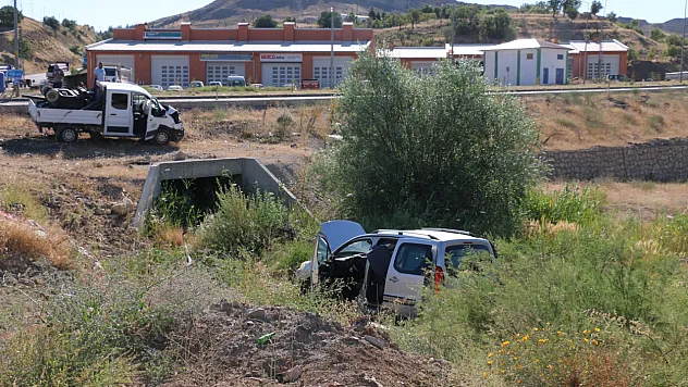 Malatya Hekimhan'da Kavşakta Kaza! İki Araç Çarpıştı, 3 Kişi Hastaneye Kaldırıldı