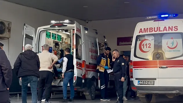 Malatya Hıroğlu Mahallesi Karıştı:Bıçaklı Kavgada Yaralılar Var, Şüpheli Yakalandı