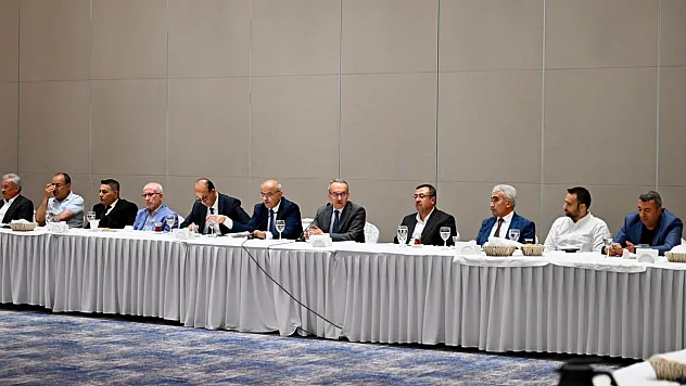 Malatya İçin Yeni Yol Haritası Çizildi! İş Dünyası ve Yönetim Aynı Masada Buluştu
