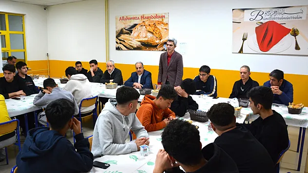 Malatya İl Milli Eğitim Müdürü Behçet Bakır İlk Sahuru Öğrencilerle Yaptı