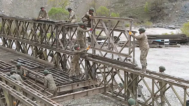 Malatya İstihkam Tugayı'ndan Sadece Yol Değil, Gönül Köprüsü! Zap Suyu'na Hamle