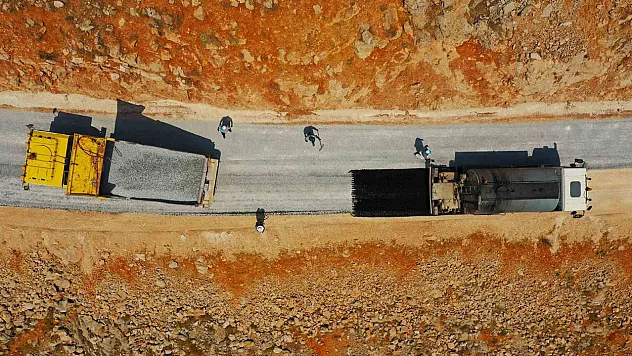 Malatya Kırsalında Ulaşım Seferberliği: Büyükşehir Belediyesi Yol Sorunlarını Birer Birer Çözüyor