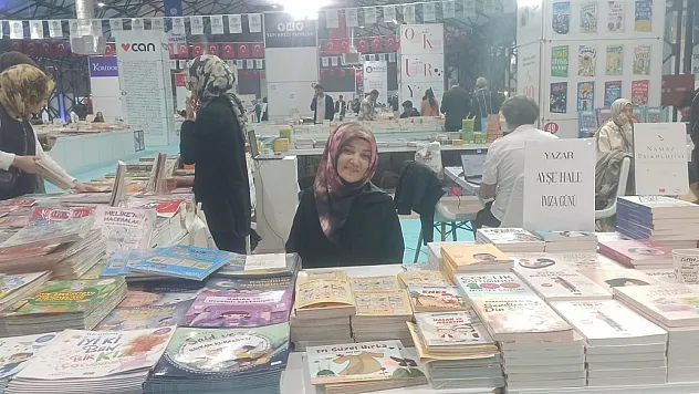 Malatya Kitap Fuarı'nda Ayşe Hale'den Gençlere Mesaj!